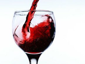 Французские ученые: стакан красного вина в сутки повышает риск заболеть раком на 168%